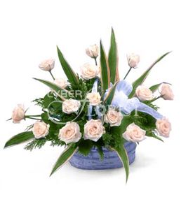 White queen. This classical basket with fragrant pink roses is an excellent present for any occasion.